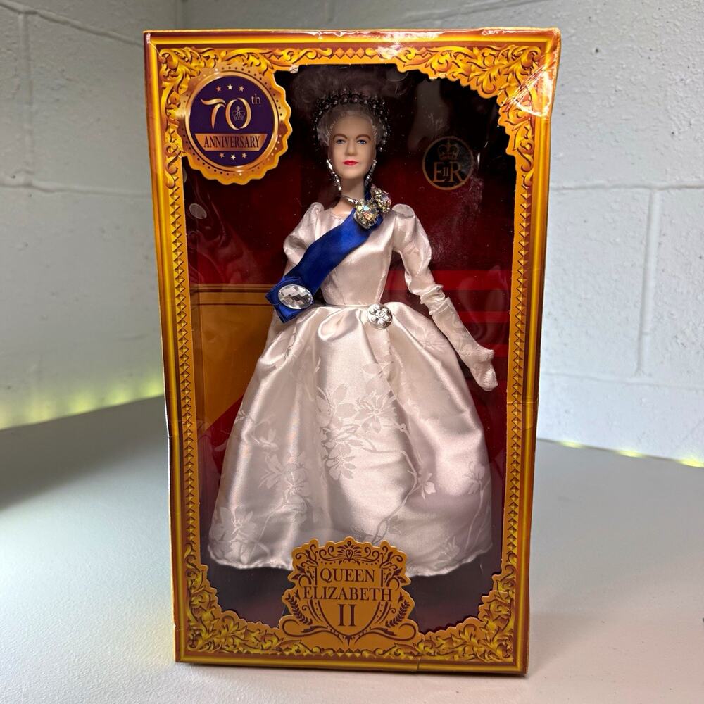 barbie queen elizabeth ii platinum jubilee 70th anniversary doll HCB96